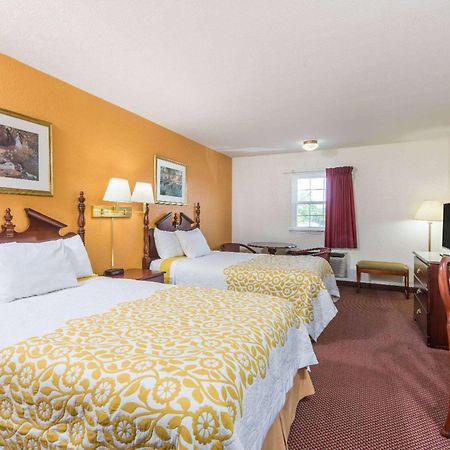 Days Inn By Wyndham Amherst Exterior photo