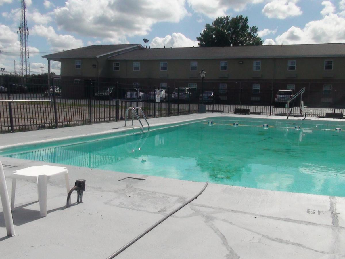 Days Inn By Wyndham Amherst Exterior photo