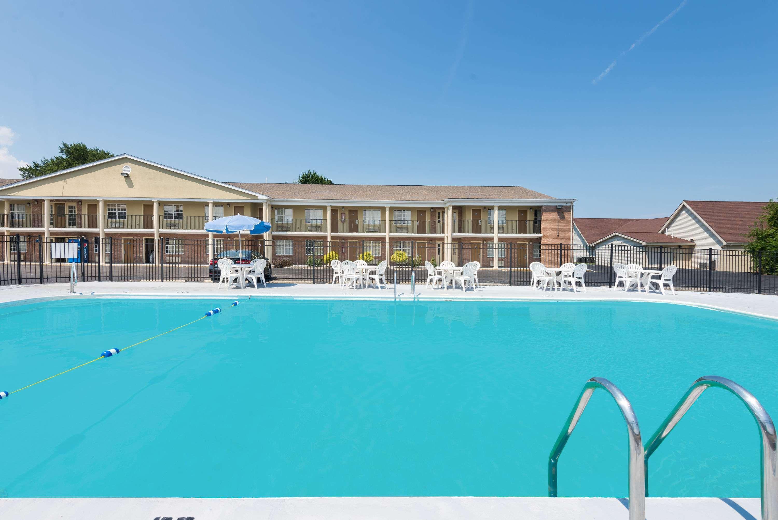 Days Inn By Wyndham Amherst Exterior photo