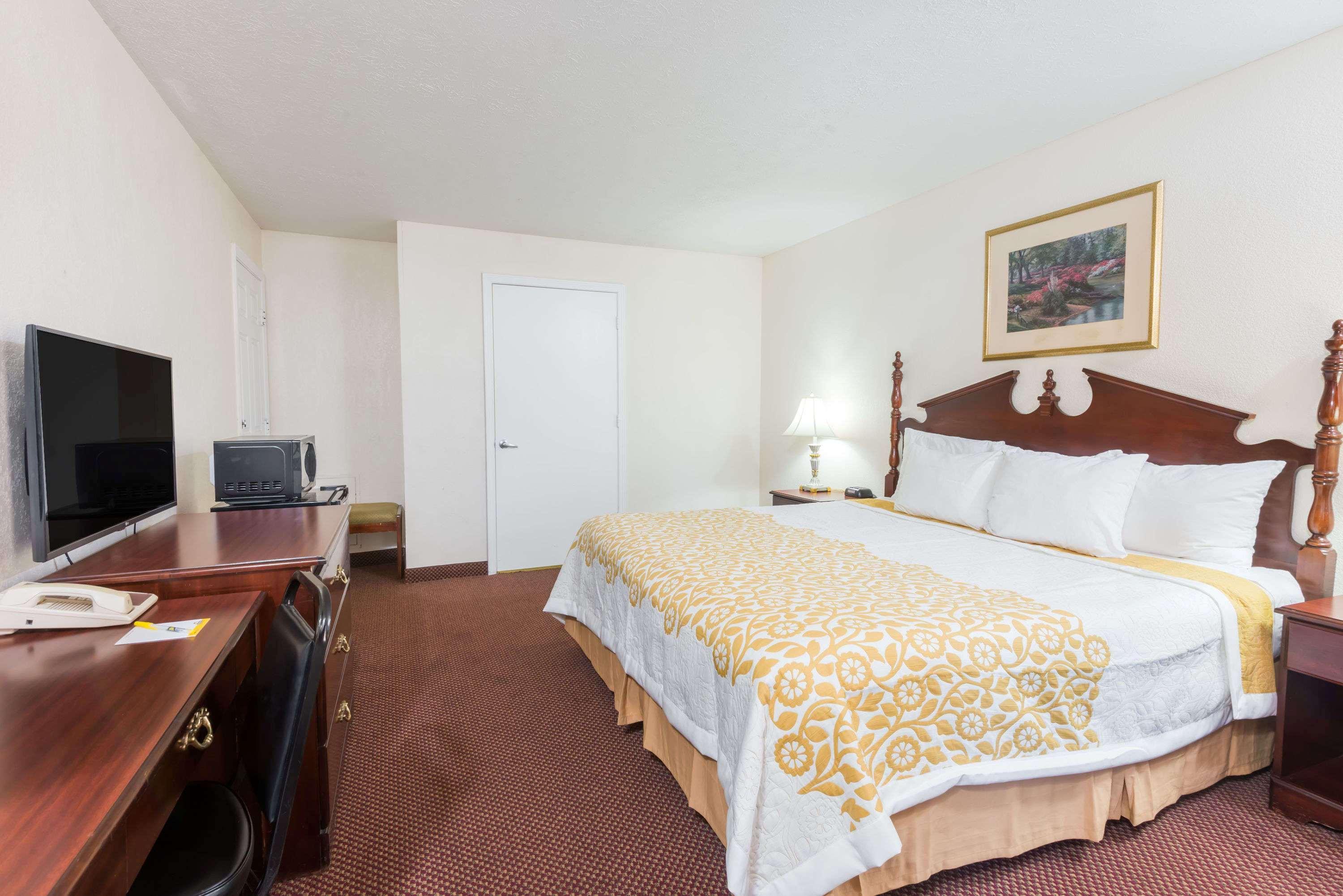 Days Inn By Wyndham Amherst Exterior photo