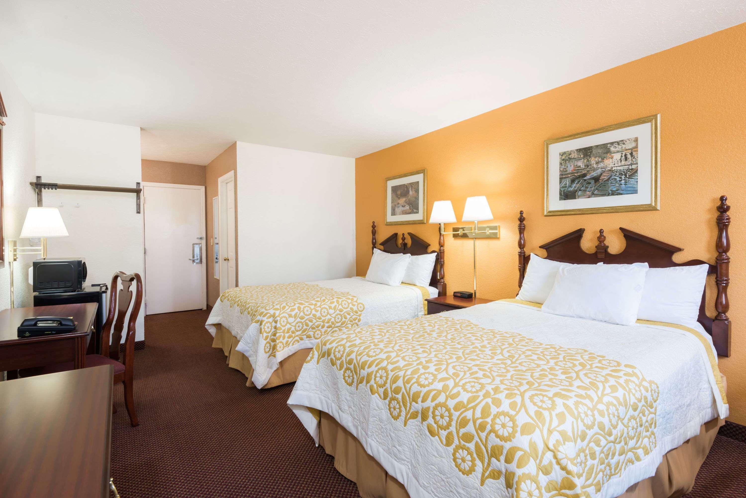 Days Inn By Wyndham Amherst Exterior photo
