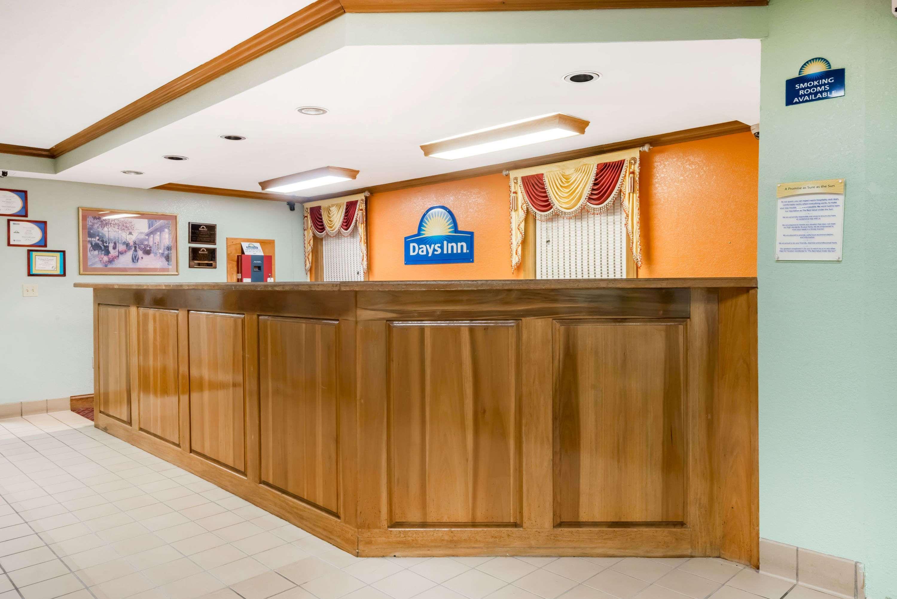 Days Inn By Wyndham Amherst Exterior photo