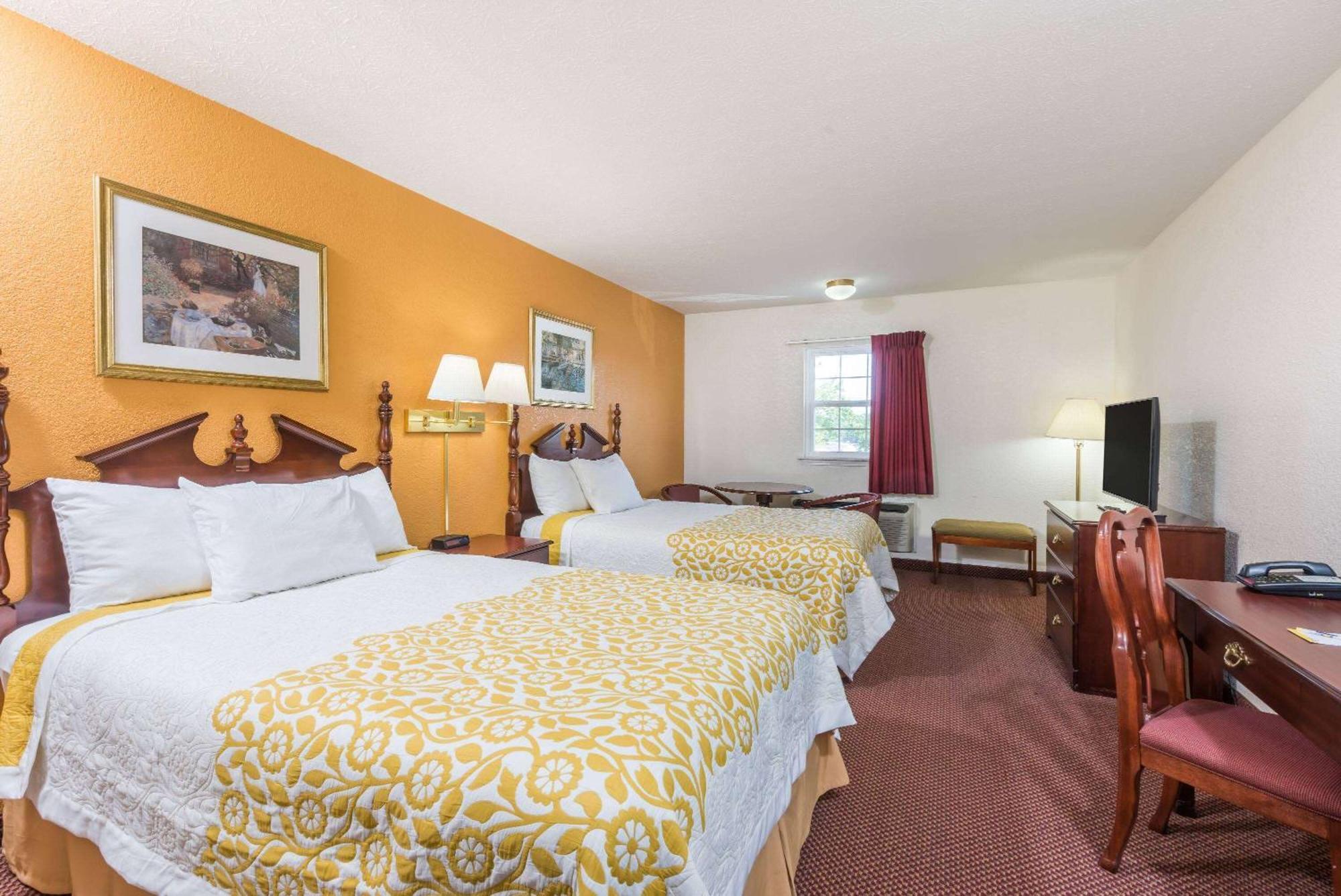 Days Inn By Wyndham Amherst Exterior photo